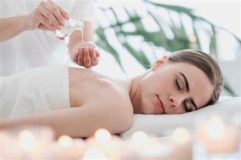 Massage sensuel complet du corps Massage érotique Saint Prix